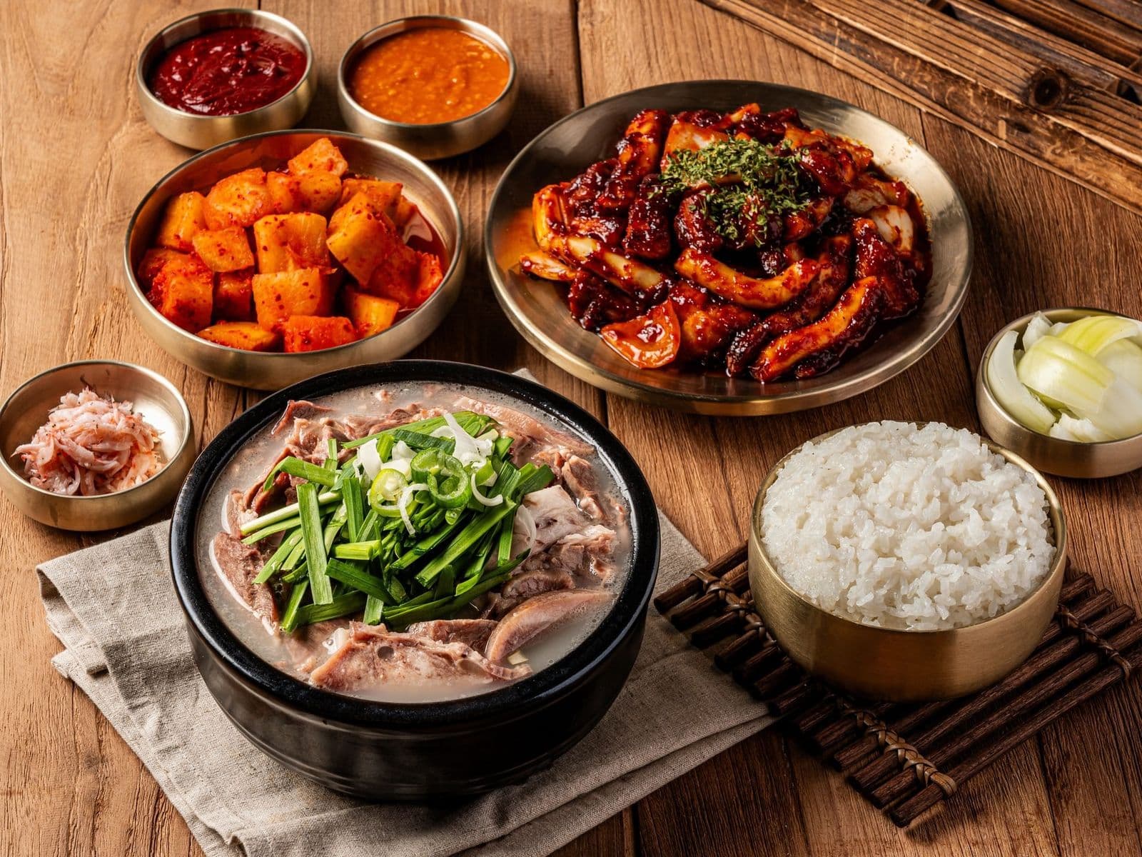 국밥 배달 브랜드 배달음식사진 - 한상 차림 컷