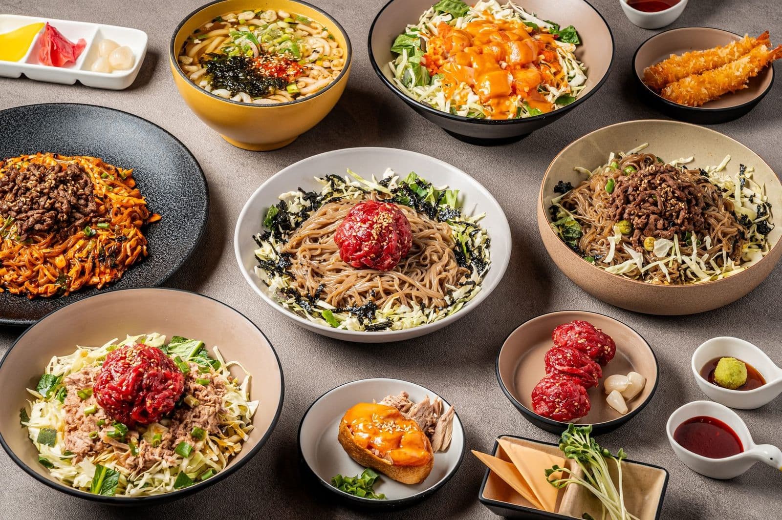 맘쓰육회연어 배달음식사진 - 탑뷰 컷