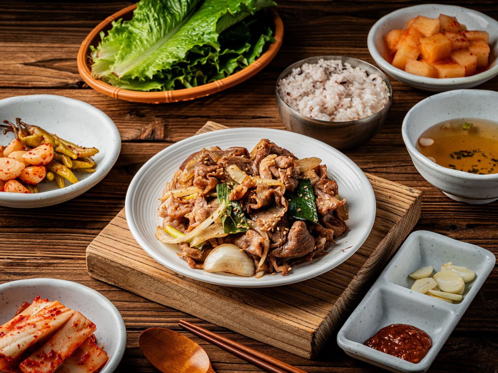 양지리 가마솥 나무 배경 메뉴사진 - 스타일링 컷