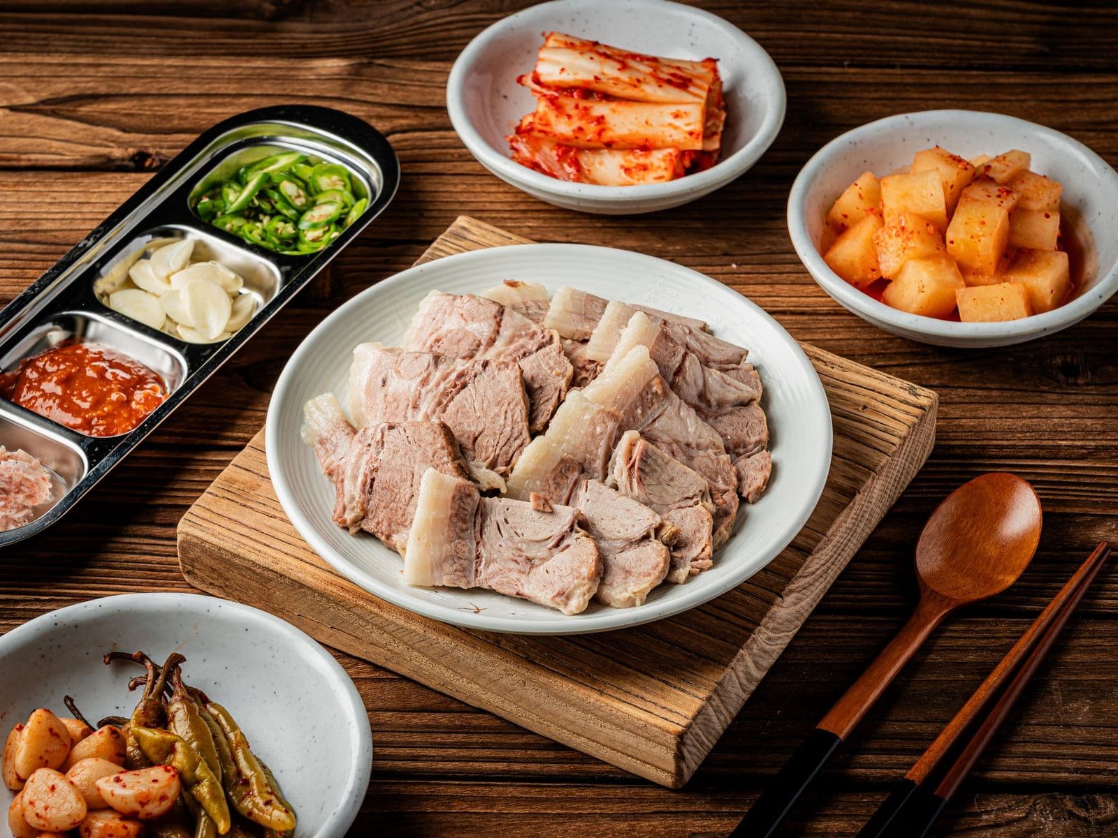 양지리 가마솥 나무 배경 메뉴사진 - 메뉴 컷