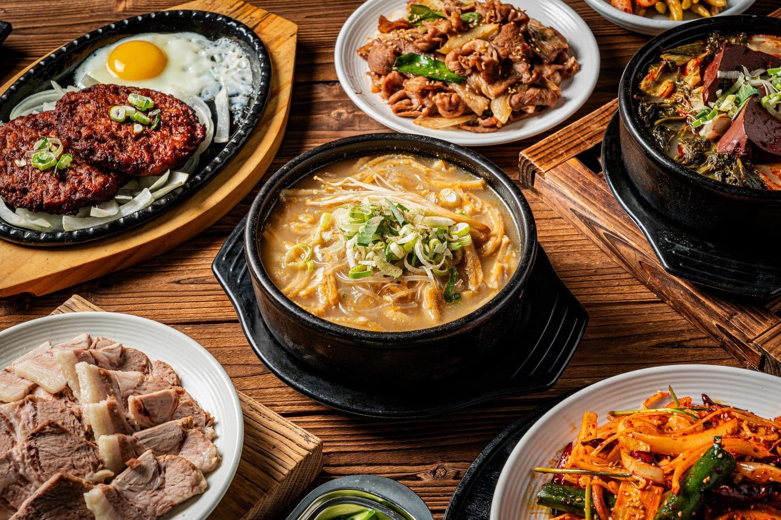 양지리 가마솥 나무 배경 메뉴사진 - 대표 컷 (메인 디시 컷)